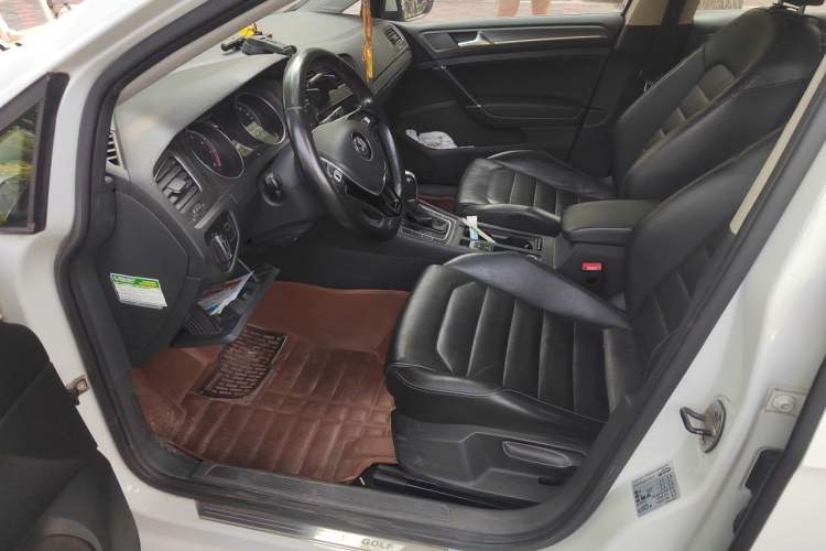 Used Volkswagen Golf 2014 1.4TSI Automatic Luxury Model Left Front Seat