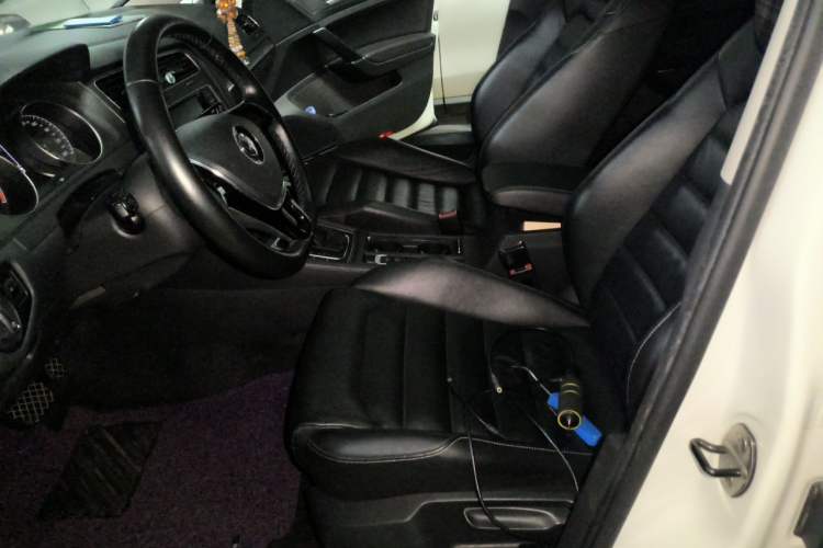 Used Volkswagen Golf 2014 1.6L Automatic Comfort Model Left Front Seat