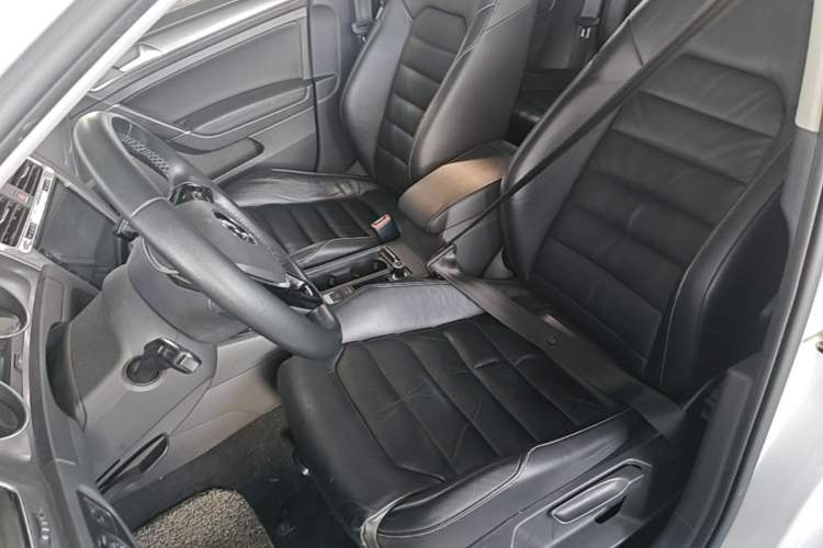 Used Volkswagen Golf 2014 1.6L Automatic Comfort Model Left Front Seat