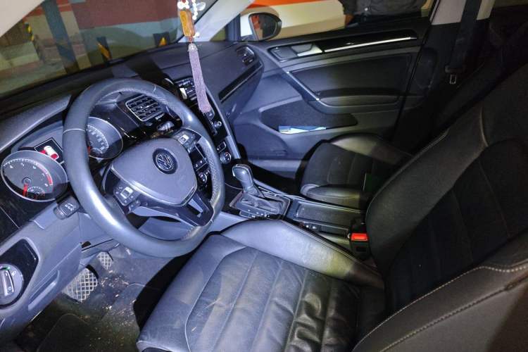 Used Volkswagen Golf 2014 1.4TSI Luxury Travel Edition Left Front Seat