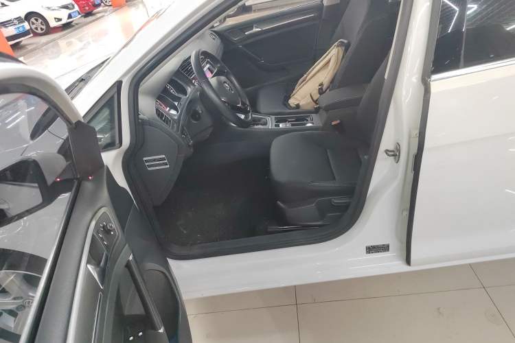 Used Volkswagen Golf 2014 1.4TSI Automatic Comfort Model Left Front Seat
