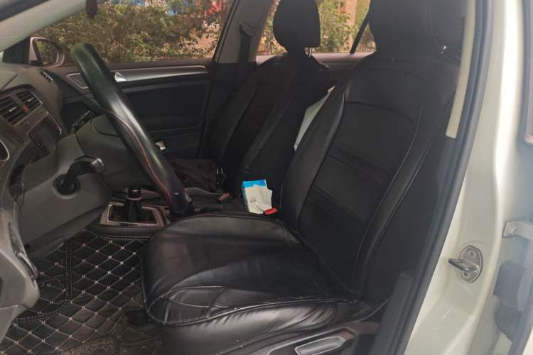Used Volkswagen Golf 2014 1.6L Manual Fashion Edition Left Front Seat