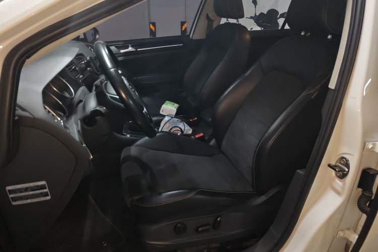 Used Volkswagen Golf 2014 1.4TSI Automatic Flagship Model Left Front Seat