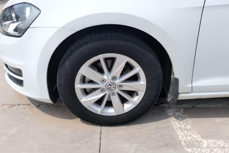 Used Volkswagen Golf 2014 1.6L Automatic Fashion Model Left Front Wheel Hub