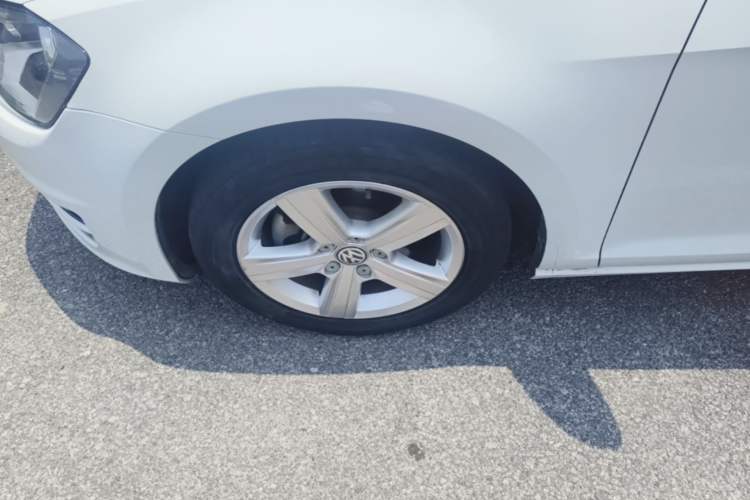 Used Volkswagen Golf 2014 1.6L Automatic Comfort Model Left Front Wheel Hub