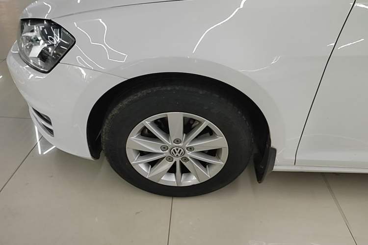 Used Volkswagen Golf 2014 1.6L Automatic Fashion Model Left Front Wheel Hub