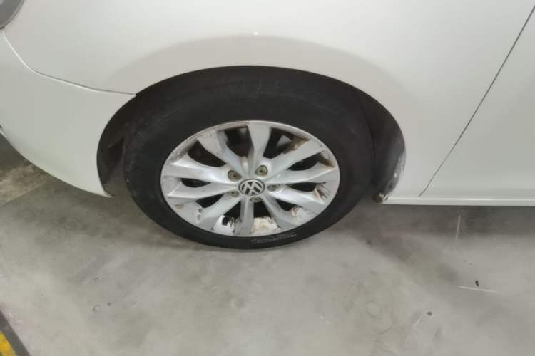 Used Volkswagen Golf 2014 1.6L Automatic Comfort Model Left Front Wheel Hub