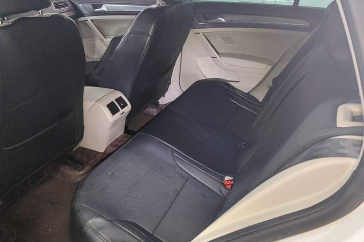 Used Volkswagen Golf 2014 1.6L Automatic Comfort Model Left Rear Seat