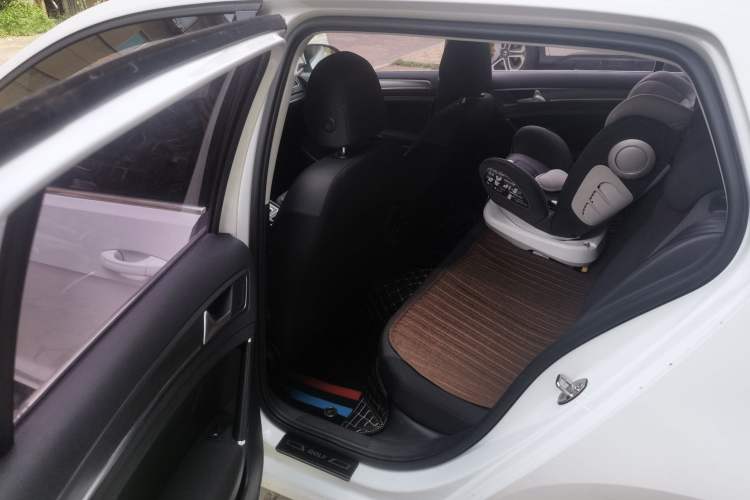 Used Volkswagen Golf 2014 1.4TSI Automatic Comfort Model Left Rear Seat
