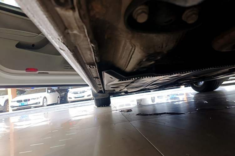 Used Volkswagen Golf 2014 1.4TSI Automatic Luxury Model Left Side Sill