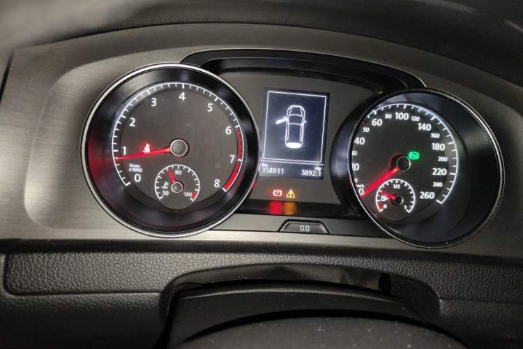 Used Volkswagen Golf 2014 1.4TSI Automatic Luxury Model Odometer Close Up
