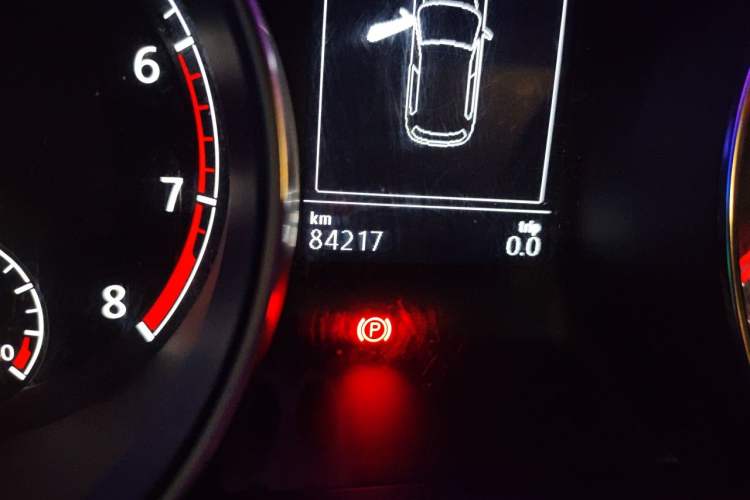 Used Volkswagen Golf 2014 1.4TSI Automatic Comfort Model Odometer Close Up