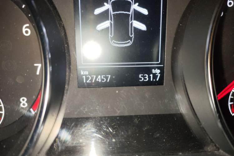 Used Volkswagen Golf 2014 1.4TSI Automatic Comfort Model Odometer Close Up