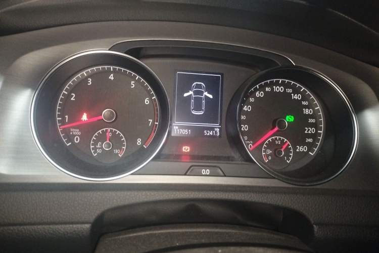 Used Volkswagen Golf 2014 1.4TSI Automatic Comfort Model Odometer Close Up