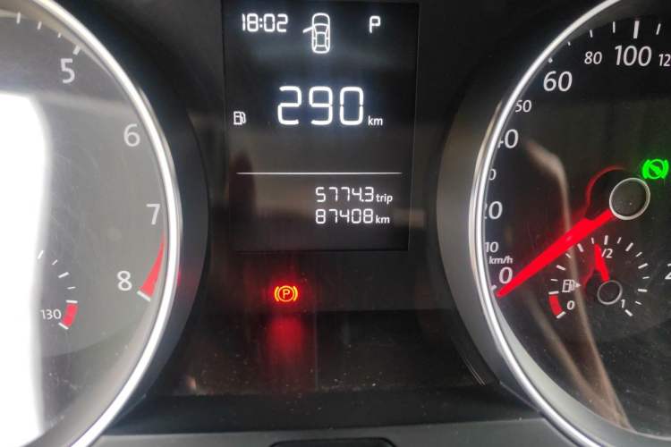 Used Volkswagen Golf 2014 1.6L Automatic Fashion Model Odometer Close Up