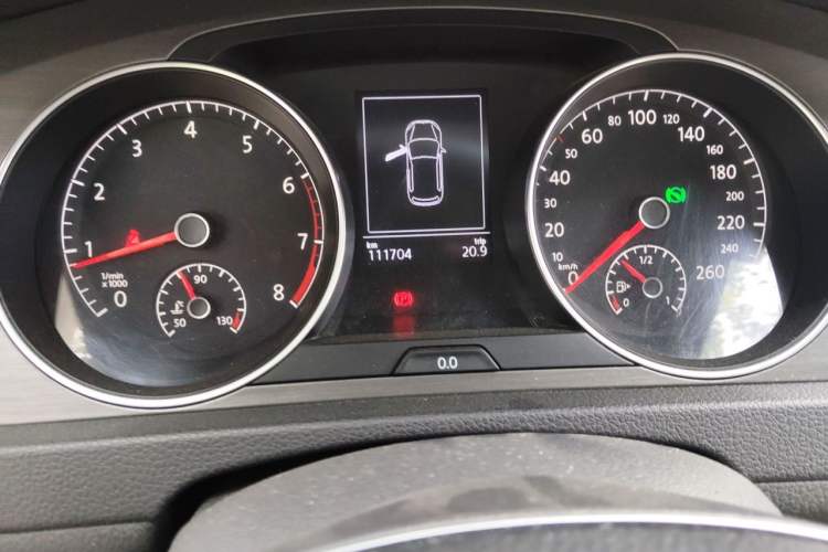 Used Volkswagen Golf 2014 1.4TSI Automatic Comfort Model Odometer Close Up