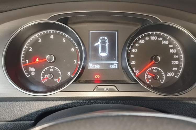 Used Volkswagen Golf 2014 1.4TSI Automatic Luxury Model Odometer Close Up