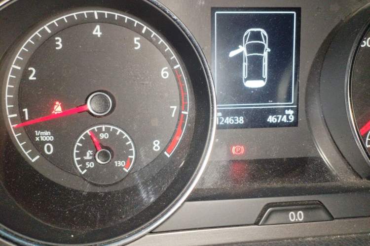 Used Volkswagen Golf 2014 1.4TSI Automatic Comfort Model Odometer Close Up