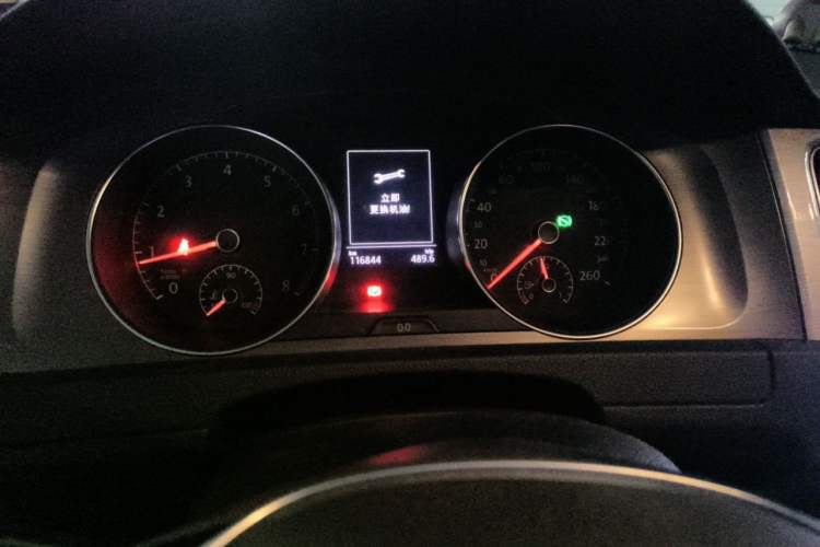 Used Volkswagen Golf 2014 1.4TSI Automatic Comfort Model Odometer Close Up