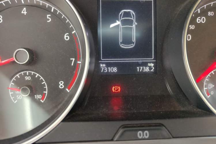 Used Volkswagen Golf 2014 1.6L Automatic Comfort Model Odometer Close Up