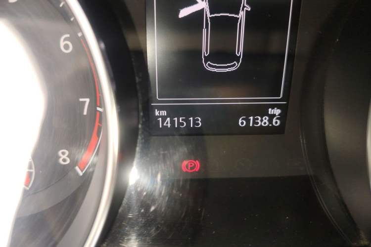 Used Volkswagen Golf 2014 1.4 TSI Manual Comfort Model Odometer Close Up