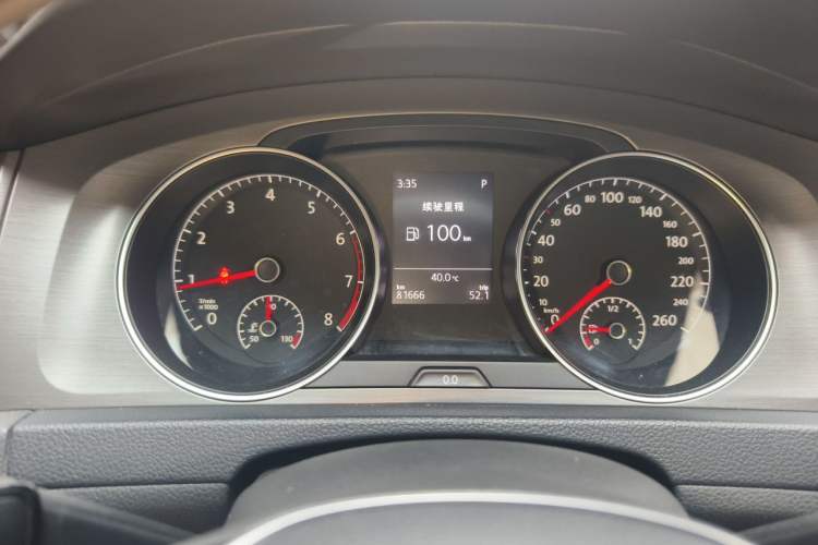 Used Volkswagen Golf 2014 1.4TSI Automatic Comfort Model Odometer Close Up