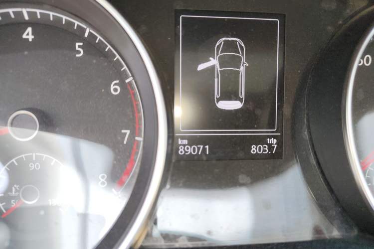 Used Volkswagen Golf 2014 1.4TSI Automatic Luxury Model Odometer Close Up