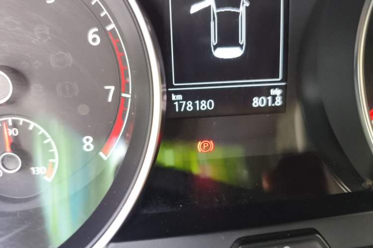 Used Volkswagen Golf 2014 1.4TSI Automatic Flagship Model Odometer Close Up