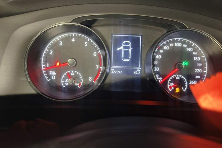 Used Volkswagen Golf 2014 1.4TSI Automatic Comfort Model Odometer Close Up
