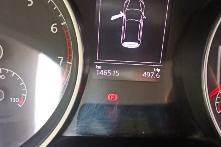 Used Volkswagen Golf 2014 1.4TSI Automatic Comfort Model Odometer Close Up