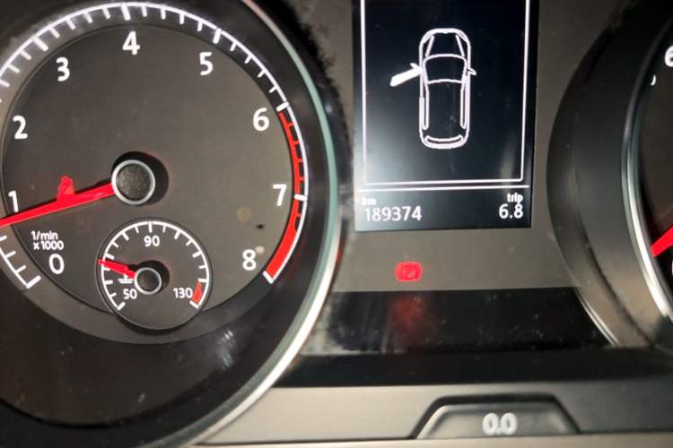 Used Volkswagen Golf 2014 1.4TSI Automatic Comfort Model Odometer Close Up