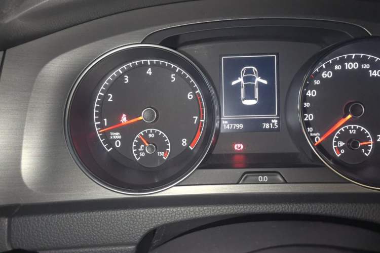 Used Volkswagen Golf 2014 1.4TSI Automatic Luxury Model Odometer Close Up