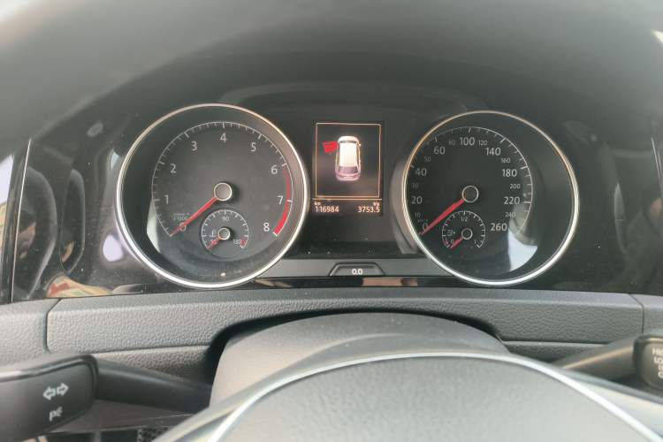 Used Volkswagen Golf 2014 1.4TSI Luxury Travel Edition Odometer Close Up