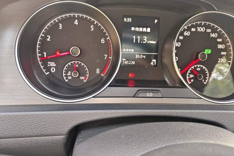 Used Volkswagen Golf 2014 1.4TSI Automatic Luxury Model Odometer Close Up