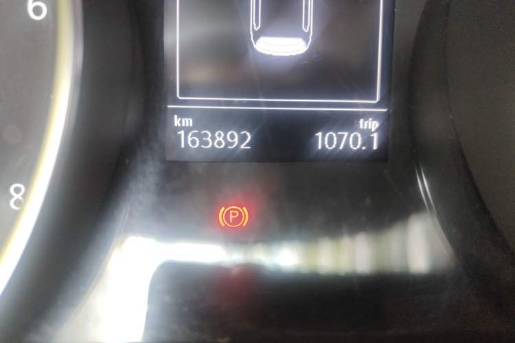 Used Volkswagen Golf 2014 1.4TSI Automatic Comfort Model Odometer Close Up
