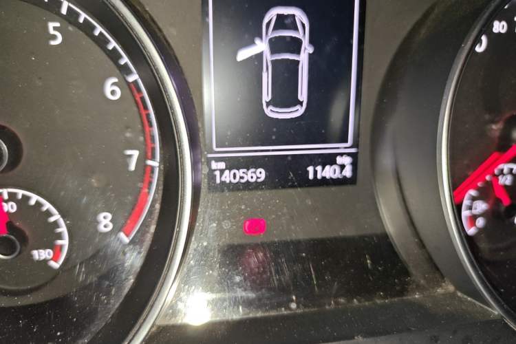 Used Volkswagen Golf 2014 1.4TSI Automatic Flagship Model Odometer Close Up