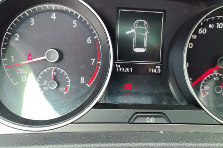 Used Volkswagen Golf 2014 1.4TSI Automatic Luxury Model Odometer Close Up