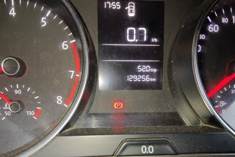 Used Volkswagen Golf 2014 1.6L Manual Fashion Edition Odometer Close Up
