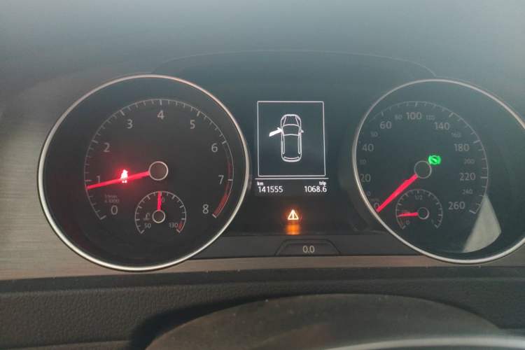 Used Volkswagen Golf 2014 1.4TSI Automatic Luxury Model Odometer Close Up