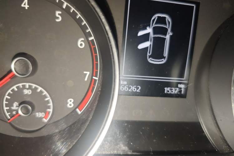 Used Volkswagen Golf 2014 1.4TSI Automatic Comfort Model Odometer Close Up