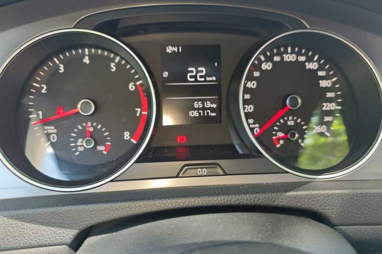 Used Volkswagen Golf 2014 1.6L Manual Fashion Edition Odometer Close Up