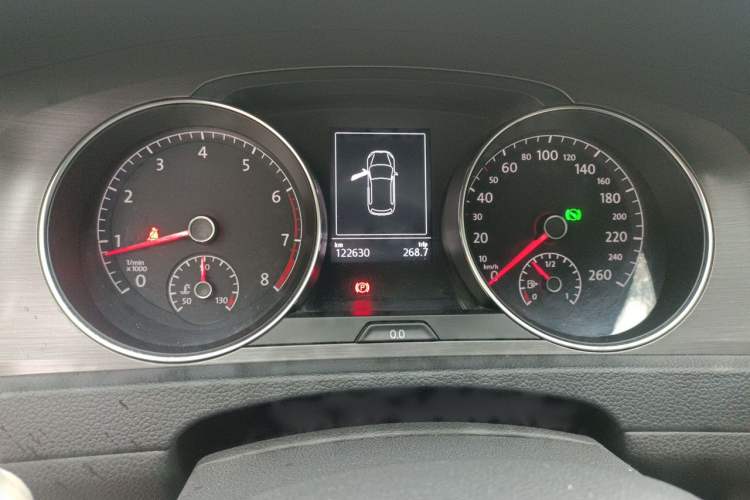 Used Volkswagen Golf 2014 1.4TSI Automatic Comfort Model Odometer Close Up