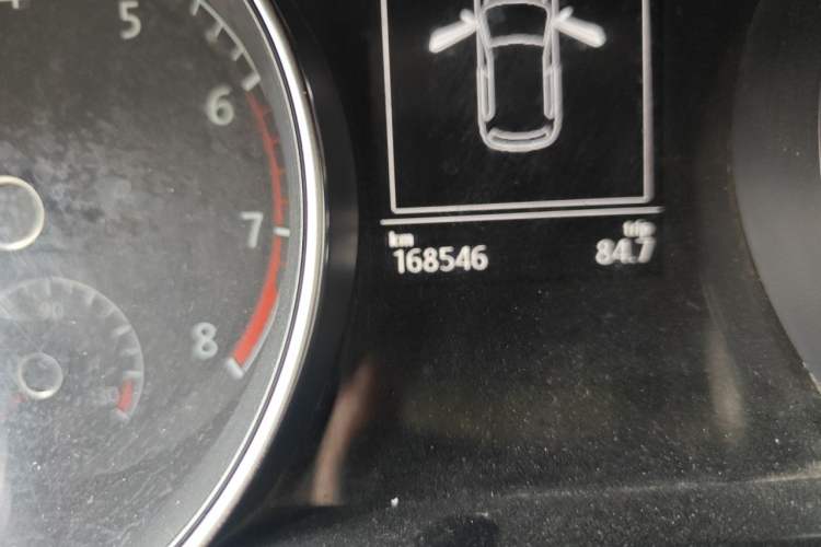 Used Volkswagen Golf 2014 1.4TSI Automatic Comfort Model Odometer Close Up