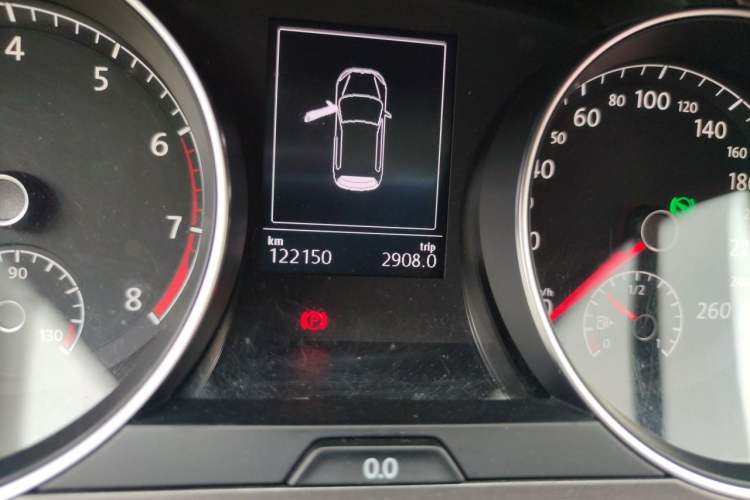 Used Volkswagen Golf 2014 1.4TSI Automatic Comfort Model Odometer Close Up