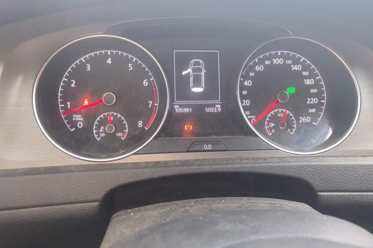 Used Volkswagen Golf 2014 1.4TSI Automatic Comfort Model Odometer Close Up
