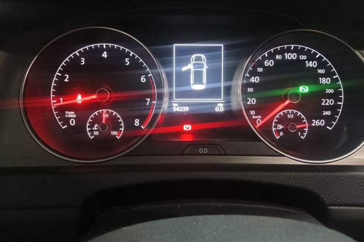 Used Volkswagen Golf 2014 1.6L Automatic Fashion Model Odometer Close Up