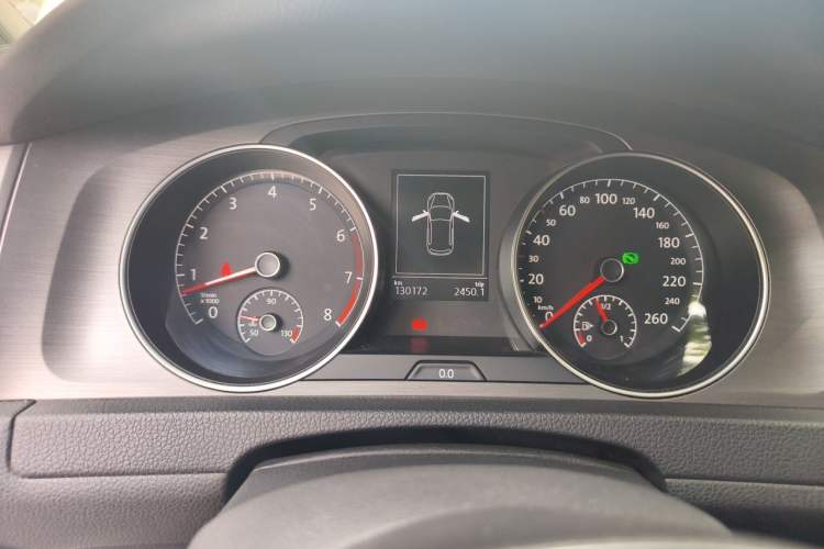 Used Volkswagen Golf 2014 1.4TSI Automatic Comfort Model Odometer Close Up