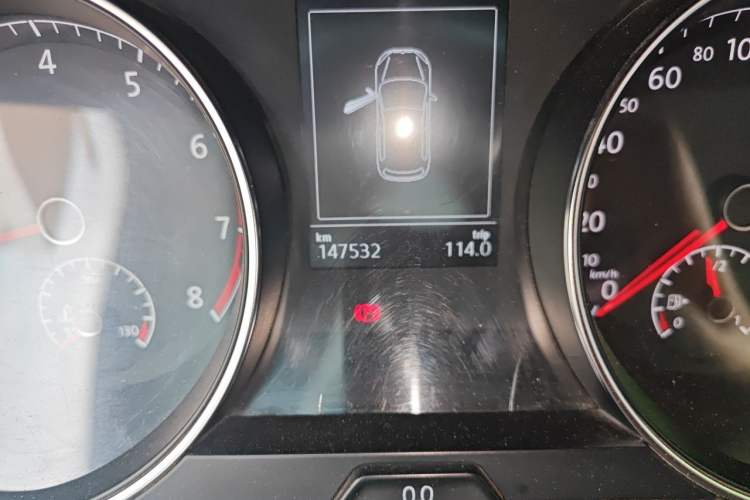 Used Volkswagen Golf 2014 1.4TSI Automatic Luxury Model Odometer Close Up