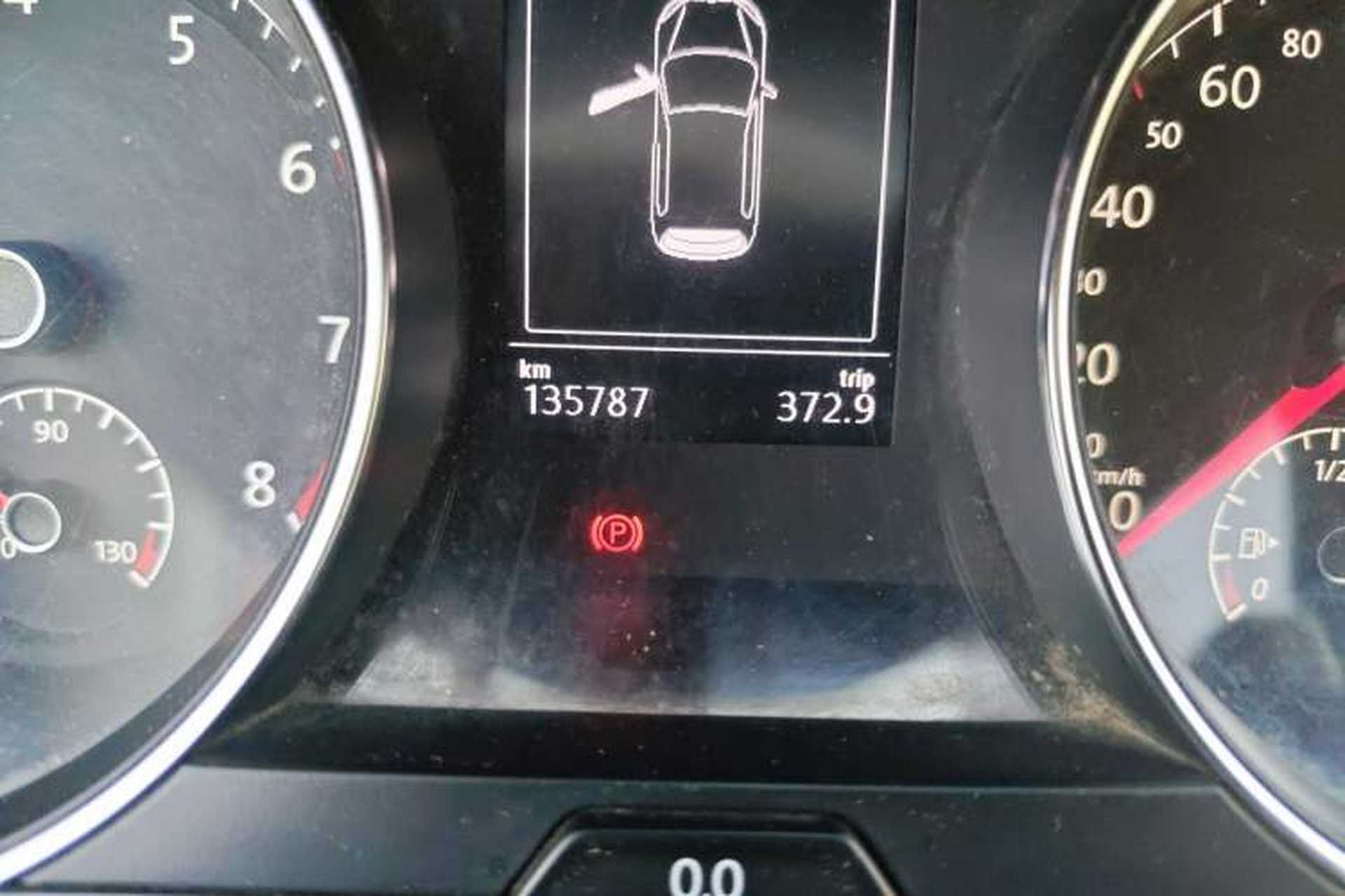 Used Volkswagen Golf 2014 1.4 TSI Manual Comfort Model Odometer Close Up
