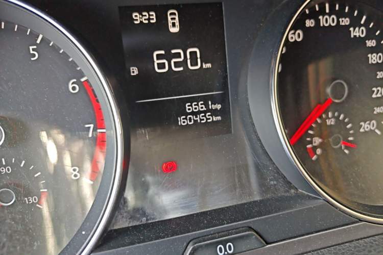 Used Volkswagen Golf 2014 1.6L Manual Fashion Edition Odometer Close Up